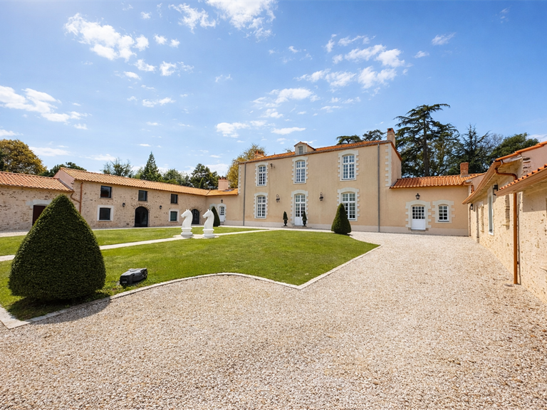 Propriété Le Loroux-Bottereau - 7 chambres - 540m²