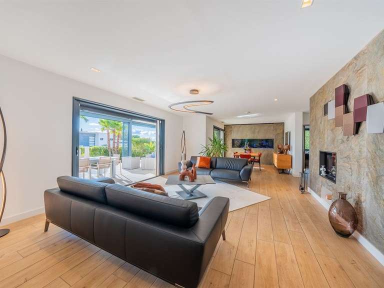 Maison Montferrier-sur-Lez - 5 chambres - 200m²