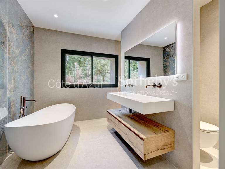 Maison Tourrettes - 4 chambres - 240m²