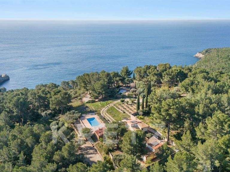 House Saint-Cyr-sur-Mer - 4 bedrooms - 280m²