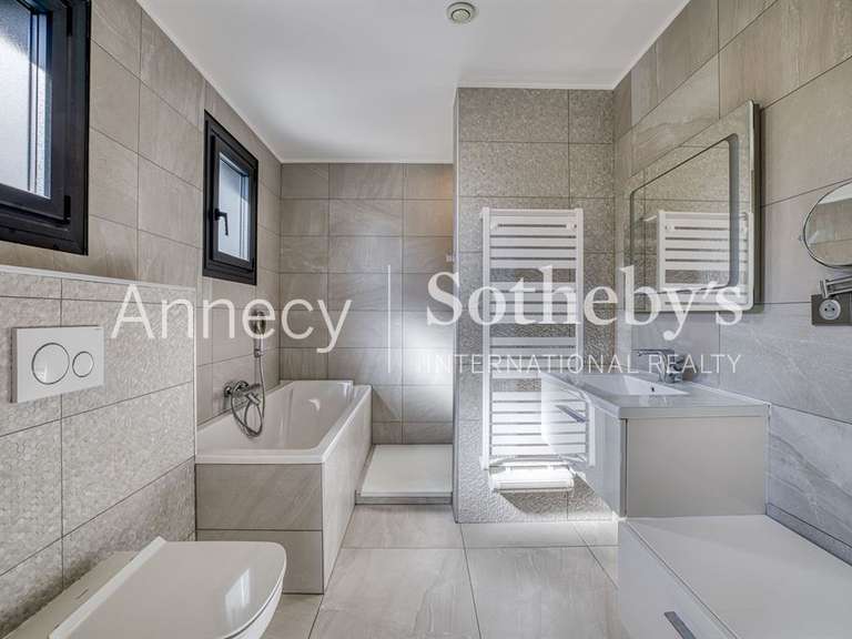 Maison Annecy - 3 chambres - 240m²