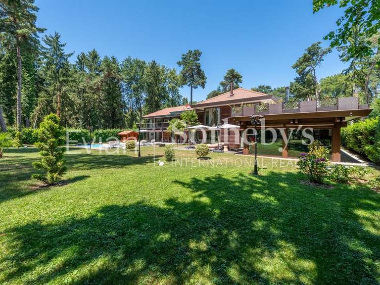 Maison Sciez - 5 chambres - 330m²