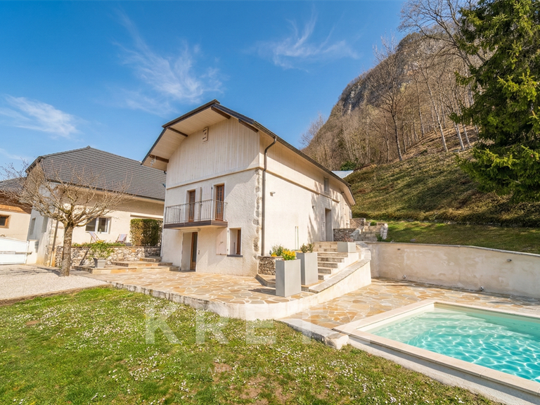 Maison Verel-Pragondran - 5 chambres - 240m²