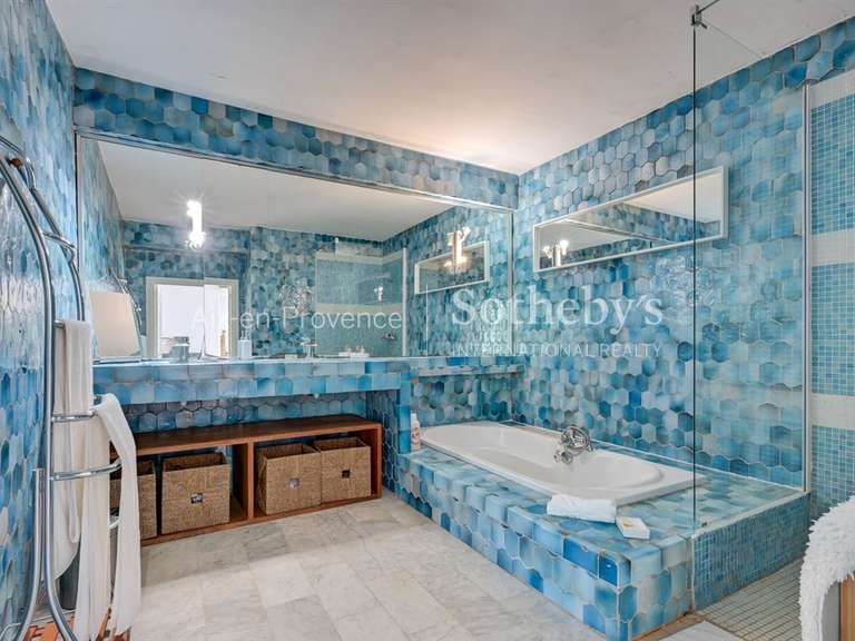 Maison Ventabren - 4 chambres - 218m²