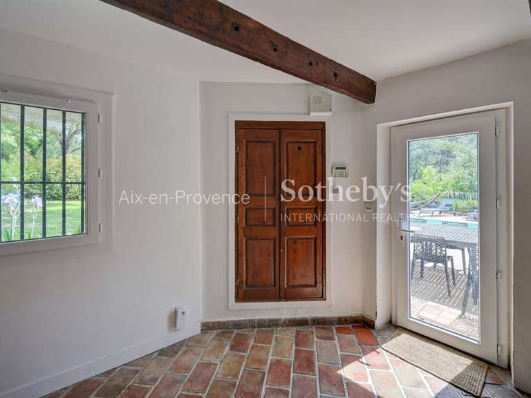 Maison Ventabren - 4 chambres - 218m²