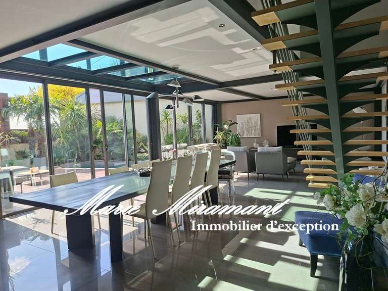 Maison Villeneuve-lès-Avignon - 5 chambres - 320m²