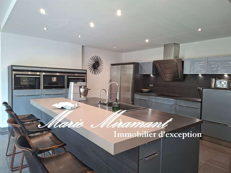 Maison Villeneuve-lès-Avignon - 5 chambres - 320m²