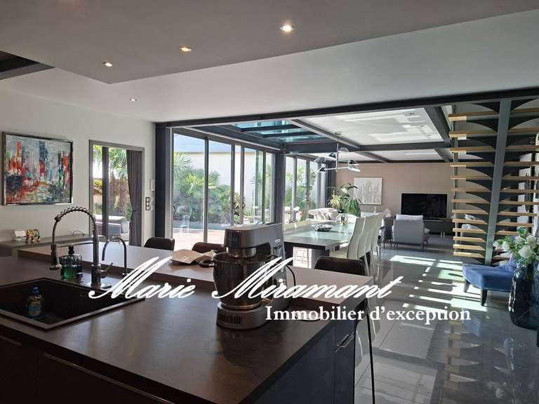Maison Villeneuve-lès-Avignon - 5 chambres - 320m²
