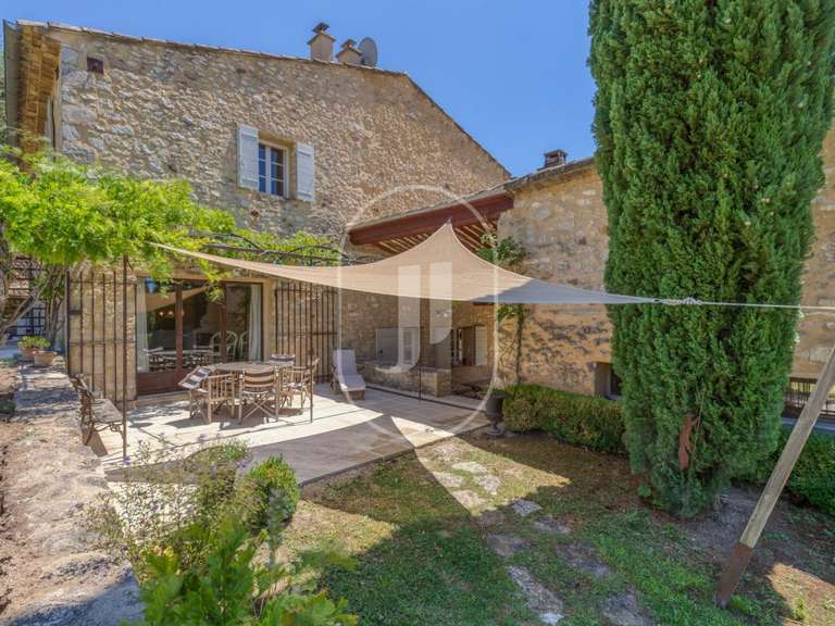 Maison Roussillon - 7 chambres - 270m²