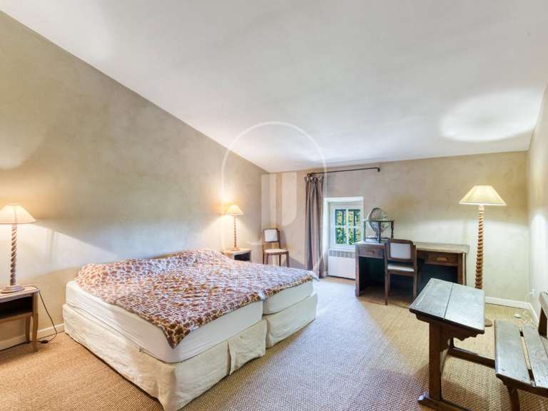 Maison Roussillon - 7 chambres - 270m²
