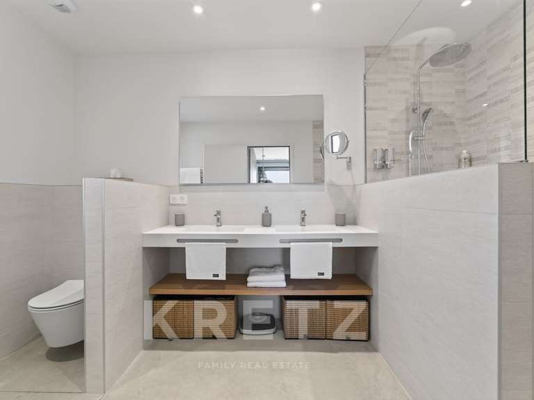 Maison Saint-Saturnin-lès-Apt - 5 chambres - 230m²