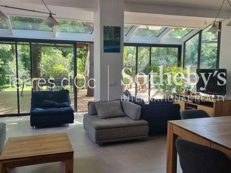 Maison Saint-Estève - 6 chambres - 226m²
