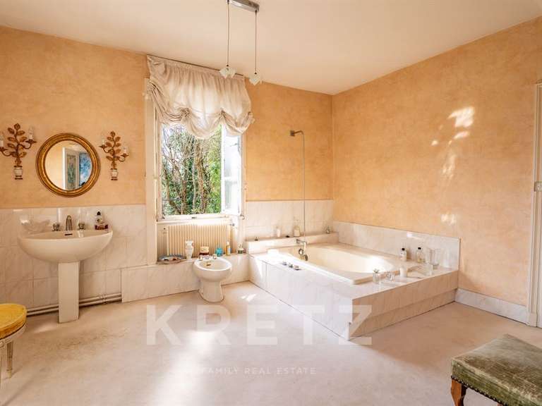 Maison Saint-Cyr-au-Mont-d'Or - 9 chambres - 380m²