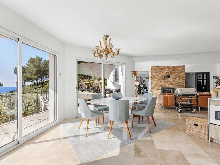 House Saint-Cyr-sur-Mer - 4 bedrooms - 218m²