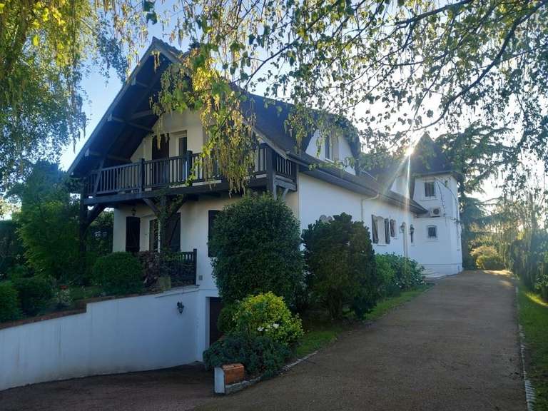 House Saint-Étienne-du-Rouvray - 6 bedrooms - 293m²