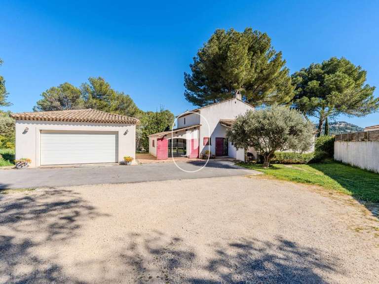 Maison Ventabren - 4 chambres - 162m²