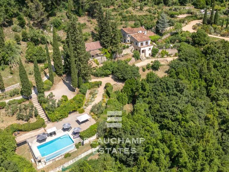 Villa Tourrettes - 9 bedrooms - 328m²