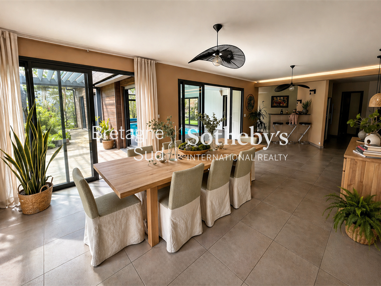 Maison Saint-Lyphard - 4 chambres - 230m²