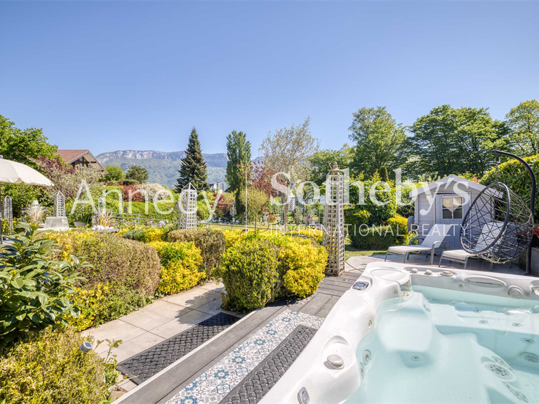 Maison Sévrier - 3 chambres - 196m²