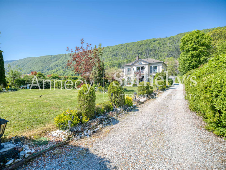 Maison Sévrier - 3 chambres - 196m²