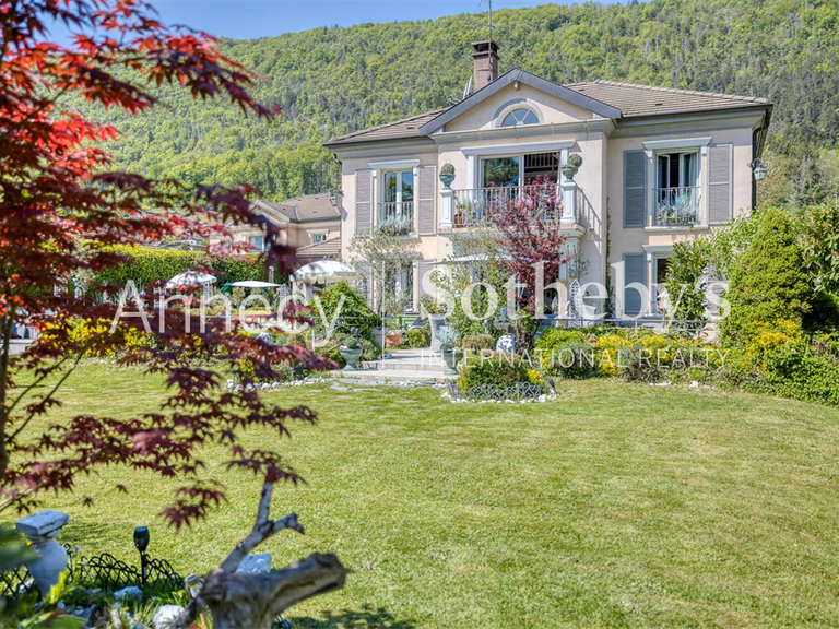 Maison Sévrier - 3 chambres - 196m²