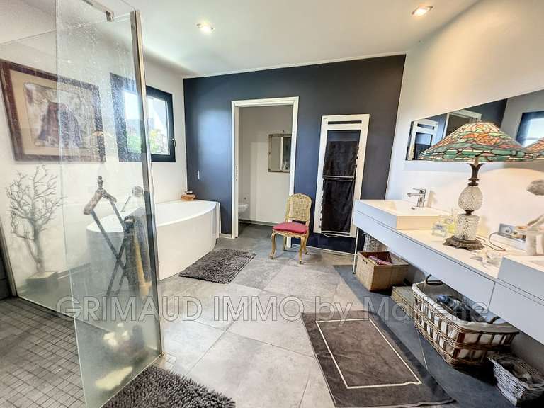 Villa Plan-de-la-Tour - 3 chambres - 172m²