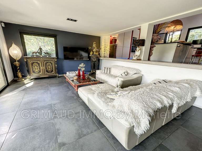 Villa Plan-de-la-Tour - 3 chambres - 172m²