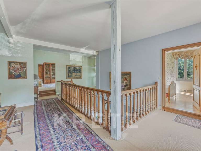 Maison Veigy-Foncenex - 8 chambres - 520m²