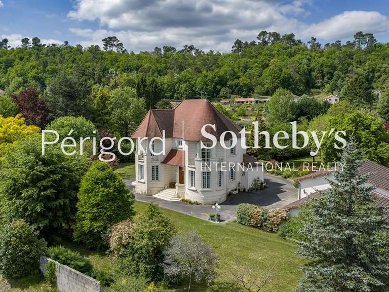 House Neuvic - 6 bedrooms - 268m²