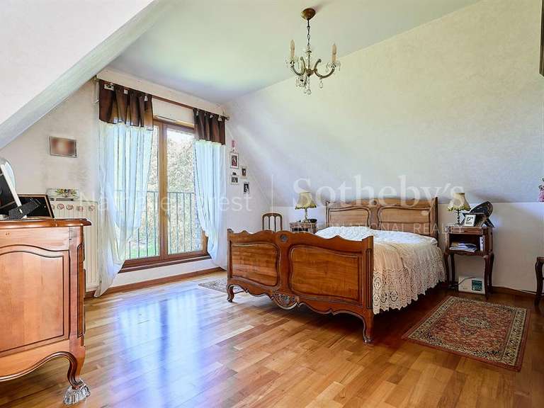 Maison Louvil - 6 chambres - 246m²