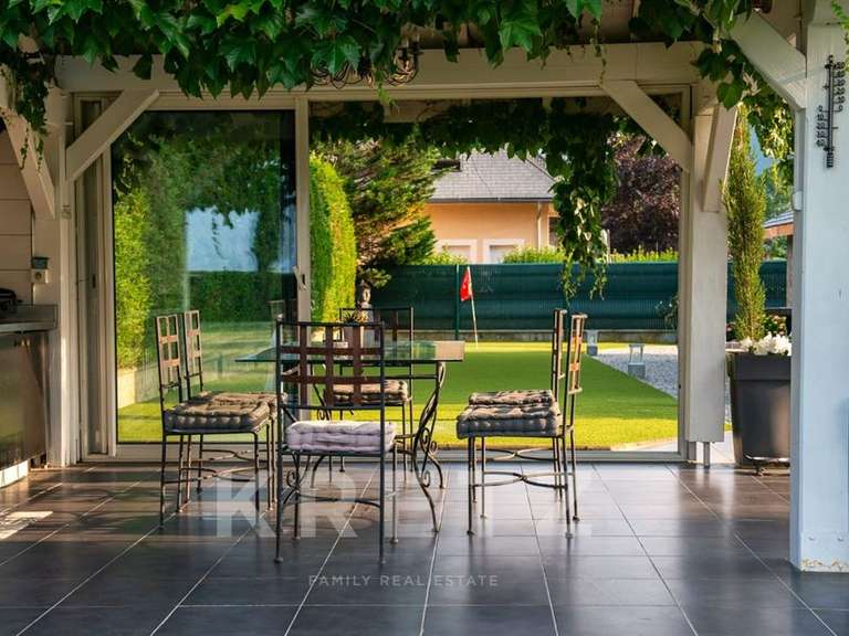 Maison Montmélian - 7 chambres - 855m²