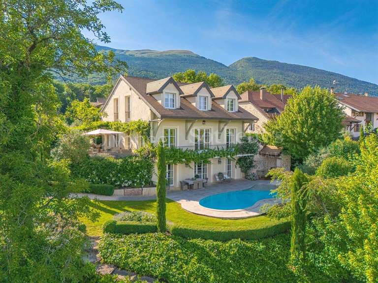 Maison Chevry - 5 chambres - 415m²