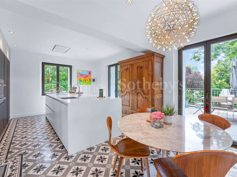 Maison Collonges-sous-Salève - 8 chambres - 684m²