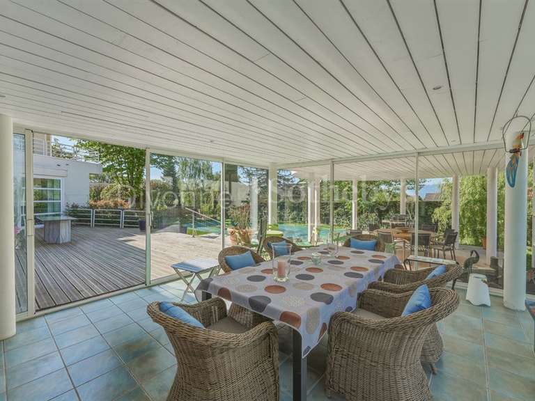 Maison Chevry - 4 chambres - 300m²
