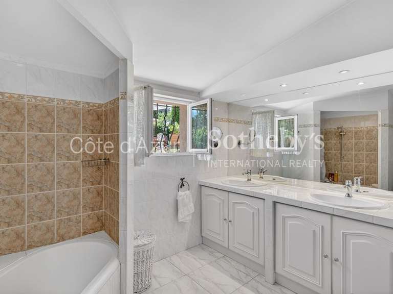 Maison Peymeinade - 3 chambres - 156m²