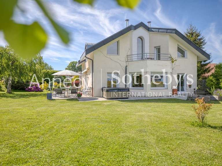 Maison Pers-Jussy - 3 chambres - 206m²