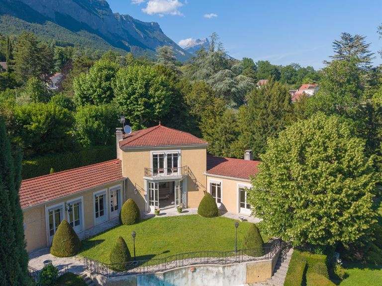 House Meylan - 4 bedrooms - 348m²