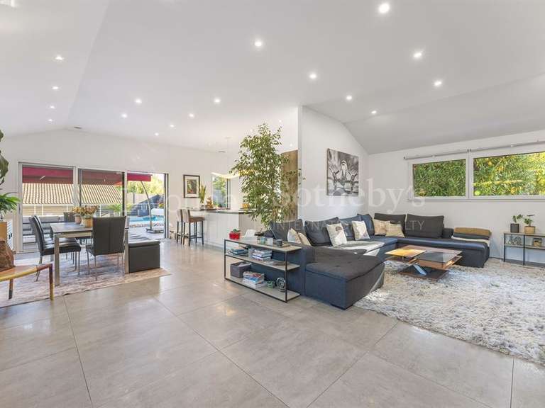 House Divonne-les-Bains - 5 bedrooms - 189m²