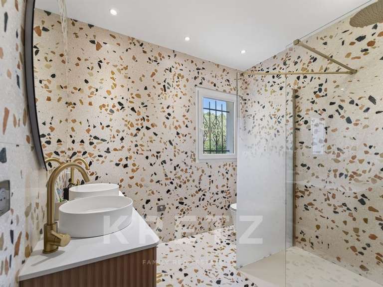 Maison Nîmes - 4 chambres - 217m²