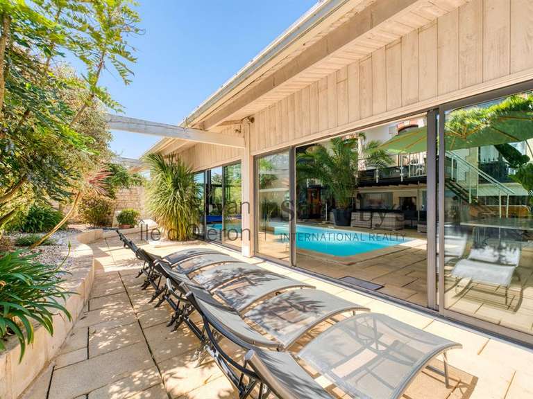 House Port-des-Barques - 6 bedrooms - 340m²