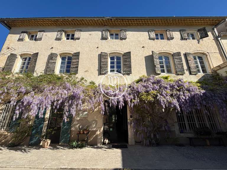 Villa Uzès - 16 chambres - 675m²
