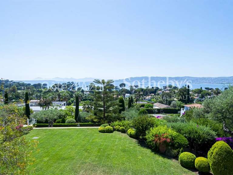 Maison Cap-d-antibes - 7 chambres - 555m²