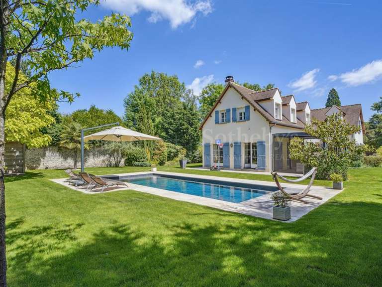Maison Montfort-l'Amaury - 5 chambres - 210m²