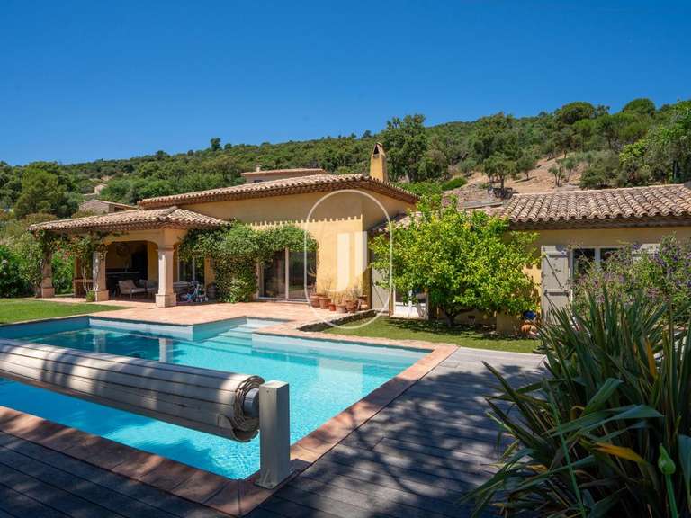 Villa Plan-de-la-Tour - 4 chambres - 150m²
