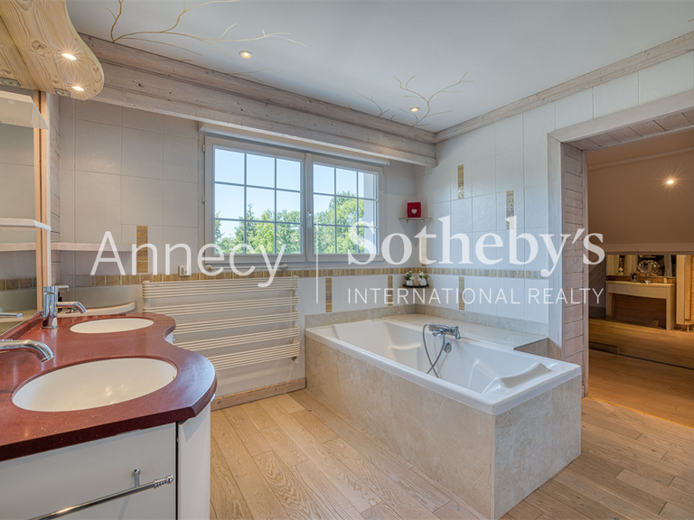 Maison Chapeiry - 5 chambres - 517m²