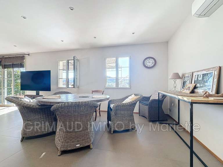Villa Plan-de-la-Tour - 5 chambres - 150m²