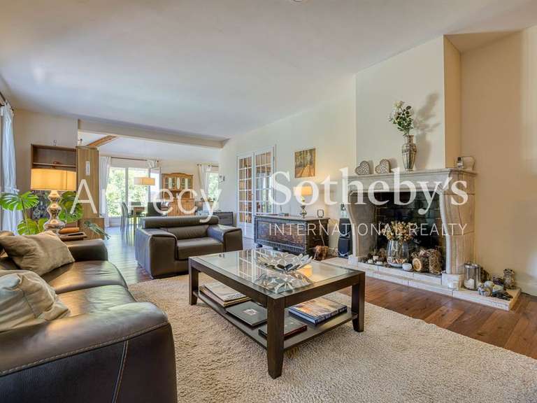 Maison Saint-Martin-Bellevue - 3 chambres - 235m²