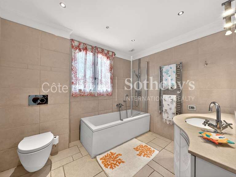 Maison Mouans-Sartoux - 4 chambres - 277m²