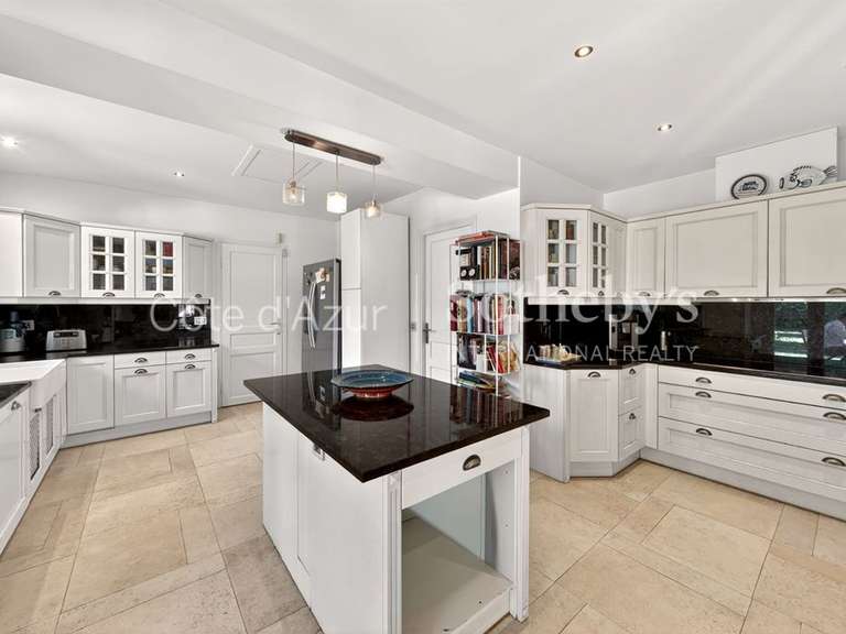 Maison Mouans-Sartoux - 4 chambres - 277m²