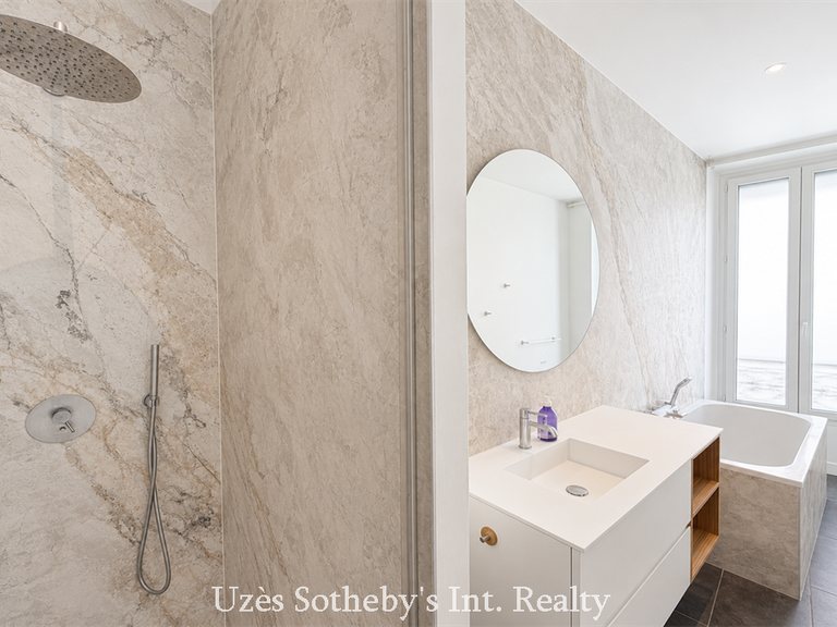 Maison Nîmes - 4 chambres - 243m²